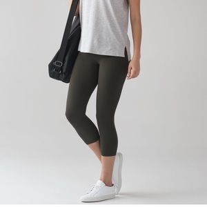 🍋 EUC Lululemon Align Crop Dark Olive size 6 🍋